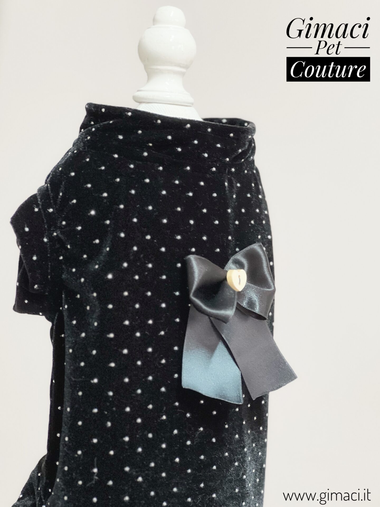 Maglioncino in velluto e strass nero